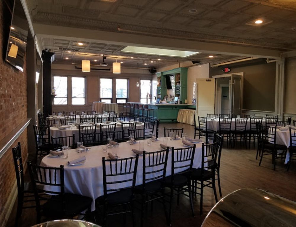 12 Napper Tandys Bay Shore, Bars in Bay Shore, Restaurants in Bay Shore