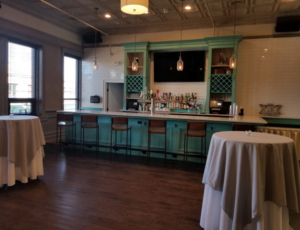 12 Napper Tandys Bay Shore, Bars in Bay Shore, Restaurants in Bay Shore